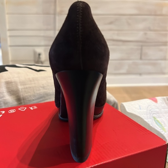 Tod’s Womens Block Heel Dark Brown Suede Pump Sz 38.5 never worn - Picture 4 of 7